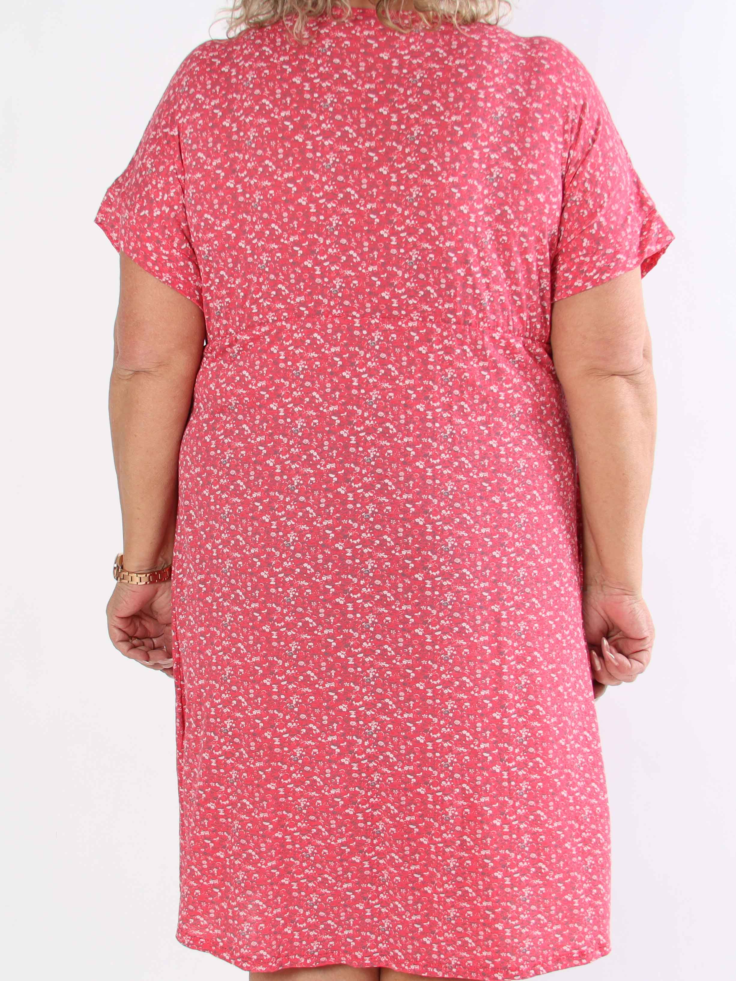 Maryam - Sød plus size kjole i blød viskose med blomsterprint